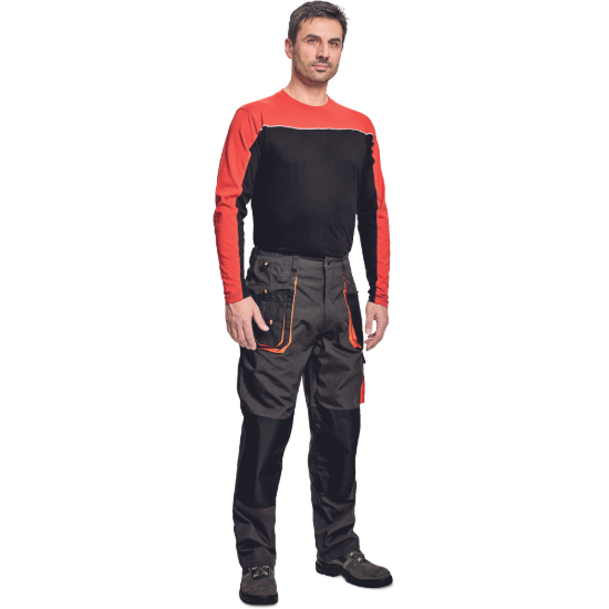8949652488222-03040063_EMERTON_T-shirt_long_sleeve_03020036_EMERTON_pants_black_model_CERVA UNOR 2019_41961.tif.png